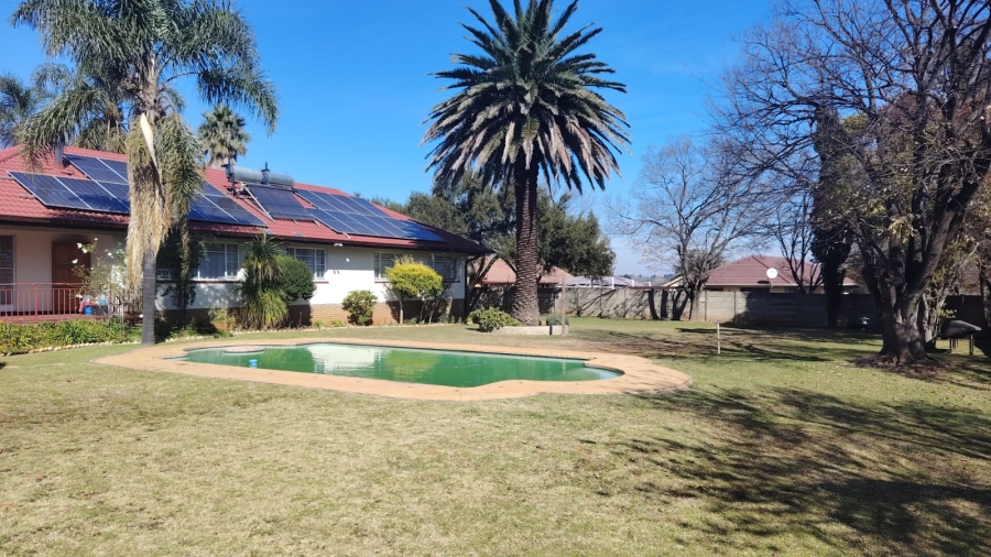 To Let 4 Bedroom Property for Rent in Vaalpark Free State